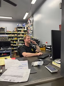 OTC service advisor coordinating fleet support by phone
